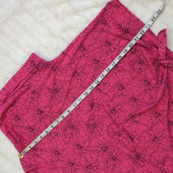 Kitty Rescue! Tommy Hilfiger Floral Tie Front Tee - Picture 7 of 7